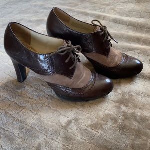 Brown leather and suede Naturalizer heels